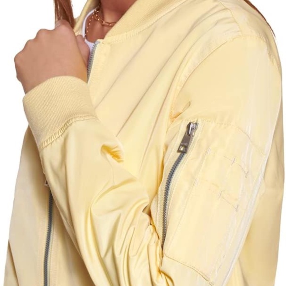 Levi's NWT  Popcorn Yellow Women's Melanie Newport XS Bomber Jacket - Picture 5 of 9
